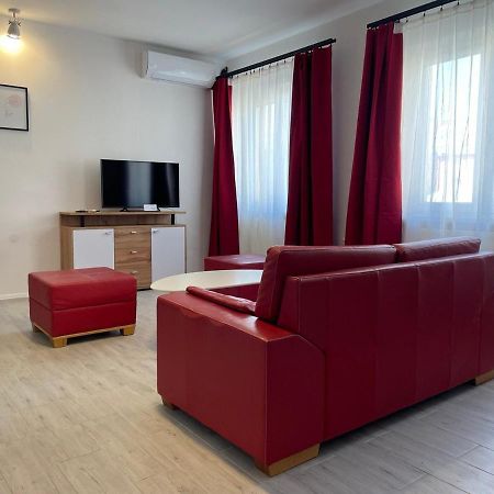 Newly Renovated 2 Rooms Apartment Downtown Nitra Buitenkant foto