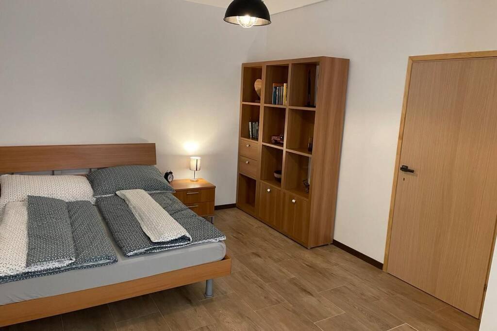 Newly Renovated 2 Rooms Apartment Downtown Nitra Buitenkant foto