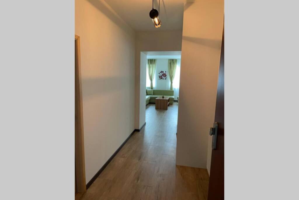 Newly Renovated 2 Rooms Apartment Downtown Nitra Buitenkant foto