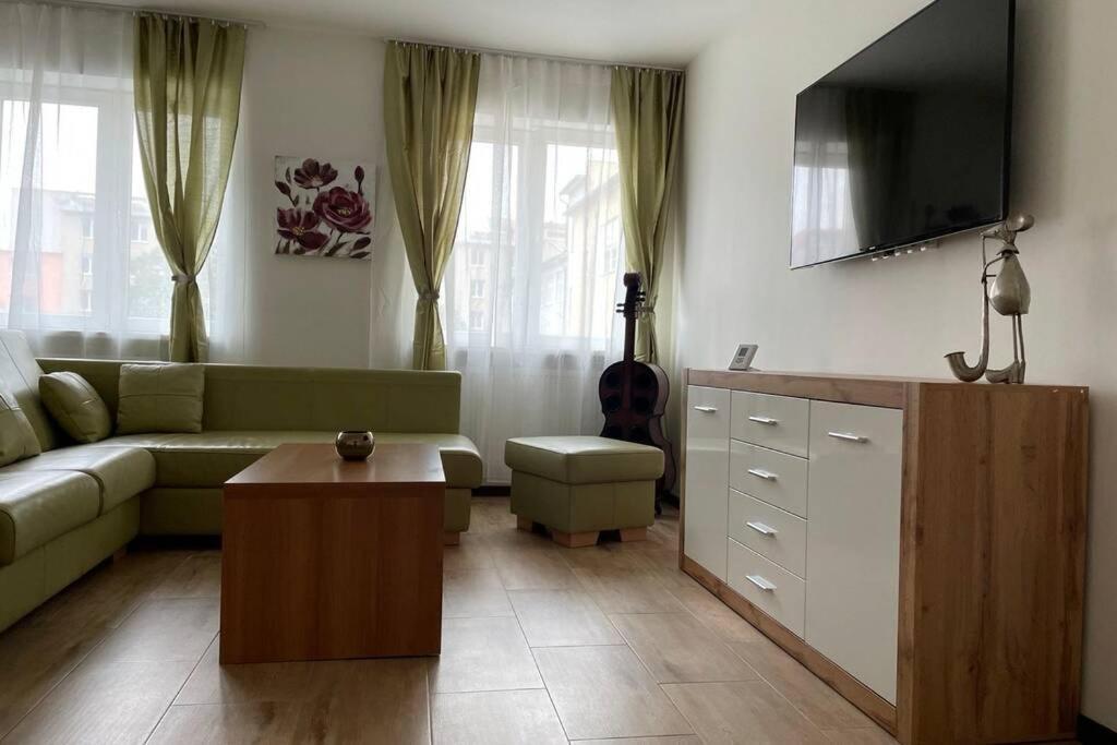 Newly Renovated 2 Rooms Apartment Downtown Nitra Buitenkant foto