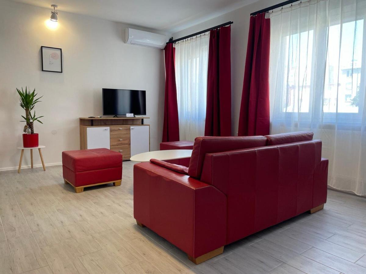 Newly Renovated 2 Rooms Apartment Downtown Nitra Buitenkant foto