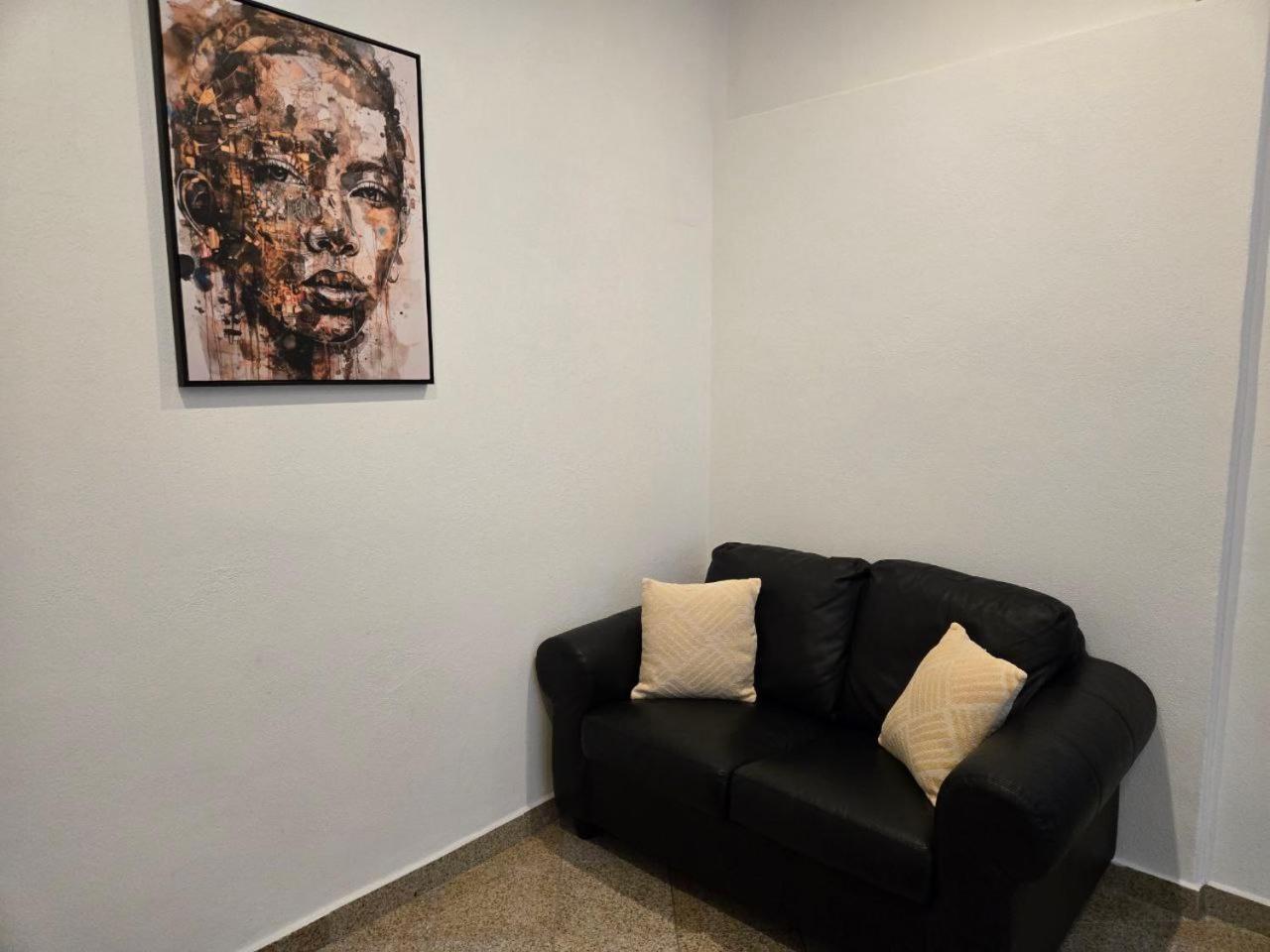 Newly Renovated 2 Rooms Apartment Downtown Nitra Buitenkant foto