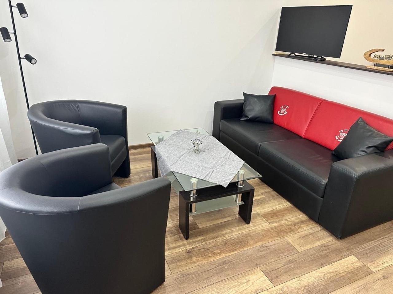 Newly Renovated 2 Rooms Apartment Downtown Nitra Buitenkant foto