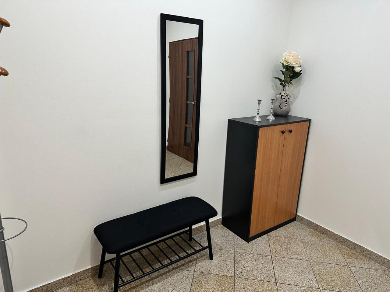 Newly Renovated 2 Rooms Apartment Downtown Nitra Buitenkant foto